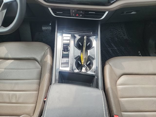 Used 2024 Volkswagen Atlas SEL AWD/4WD image 18