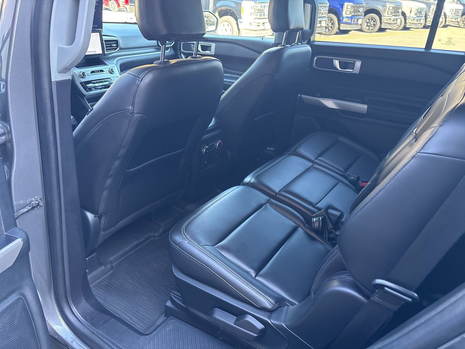 Certified 2022 Ford Explorer XLT w/ Equipment Group 202A AWD/4WD image 40