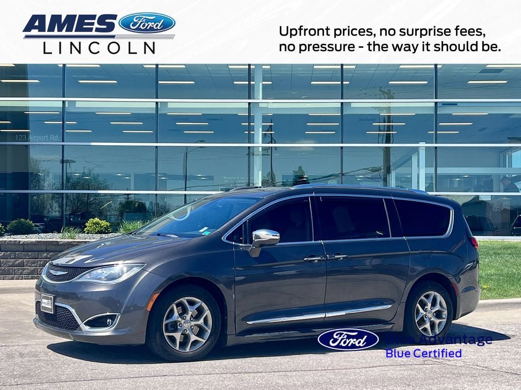 Used 2017 Chrysler Pacifica Limited w/ UConnect Theater Package FWD image 1