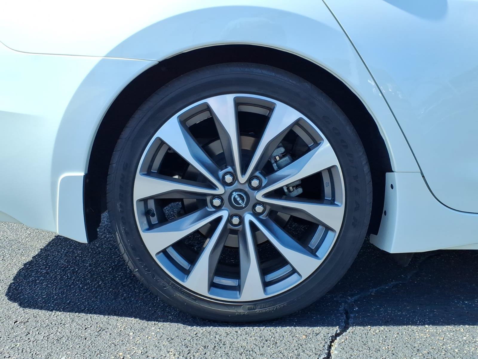 Used 2023 Nissan Maxima Platinum w/ Sport Mat Group FWD image 9
