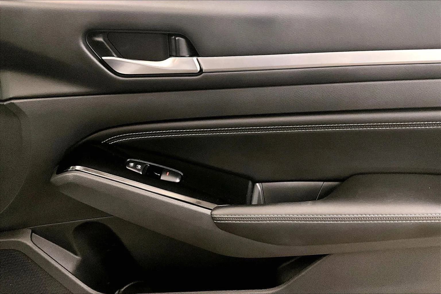 Used 2023 Nissan Altima 2.5 SV w/ SV Premium Package image 23