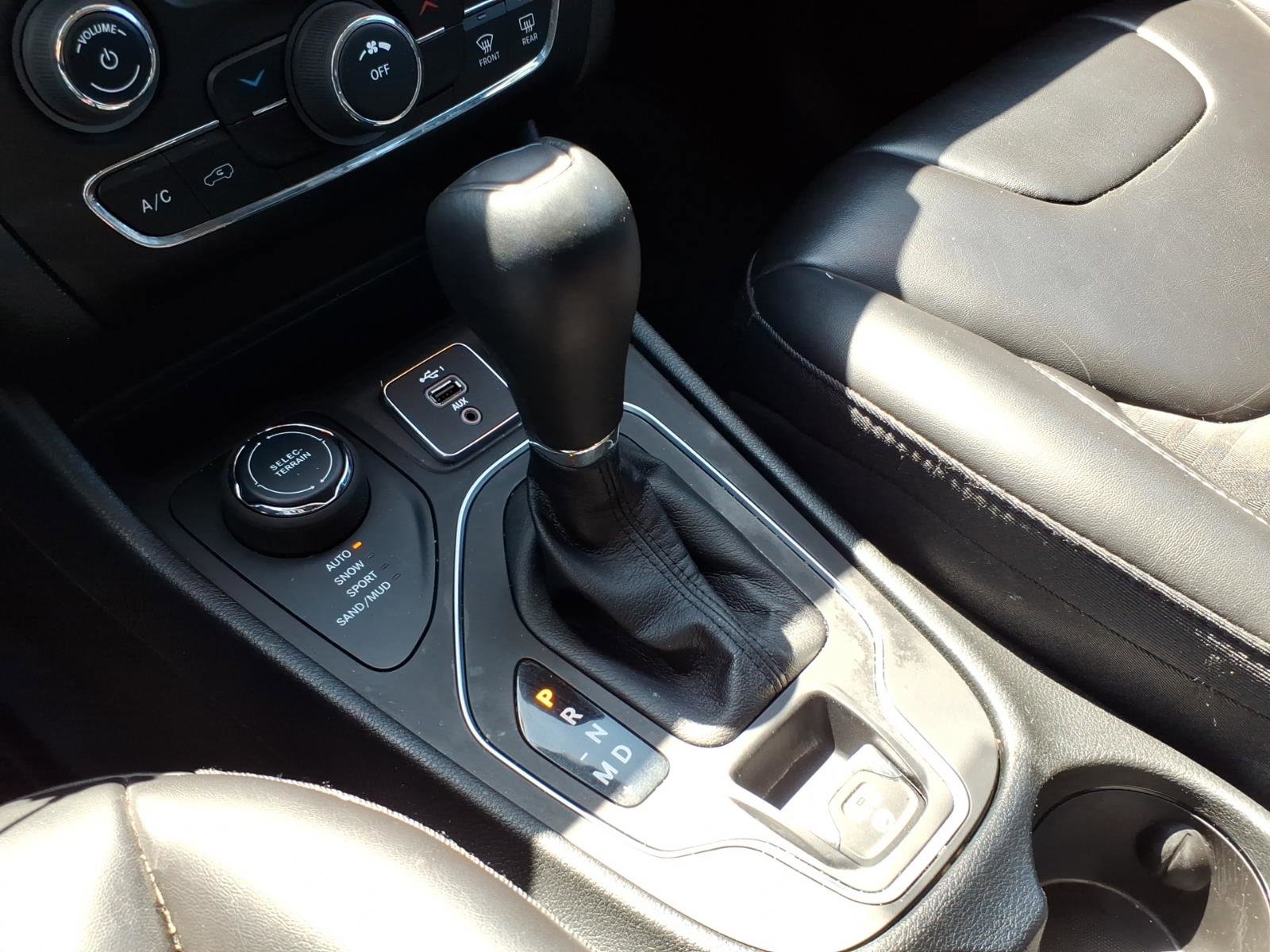 Used 2022 Jeep Cherokee Latitude AWD/4WD image 18