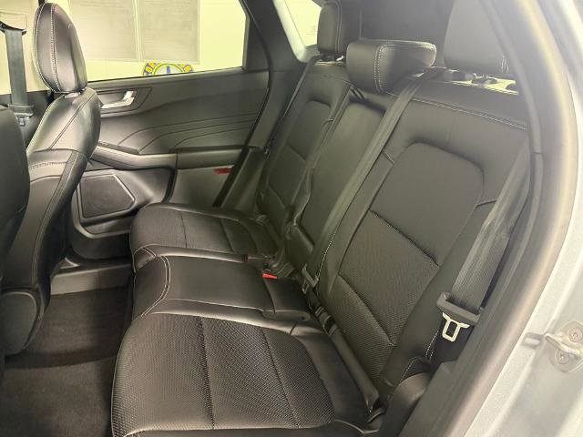 Certified 2022 Ford Escape Titanium AWD/4WD image 15