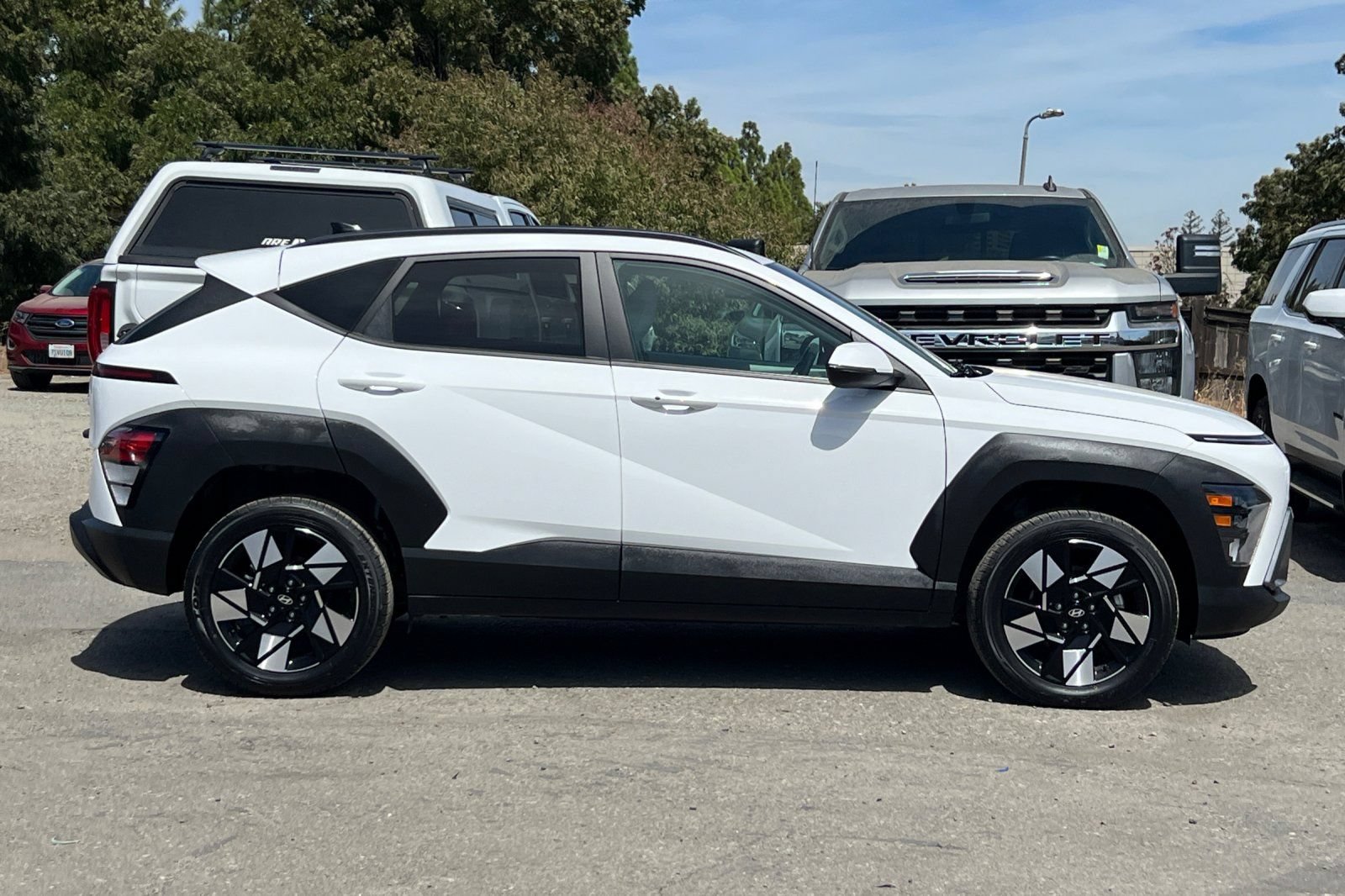 Used 2024 Hyundai Kona SEL AWD/4WD image 3