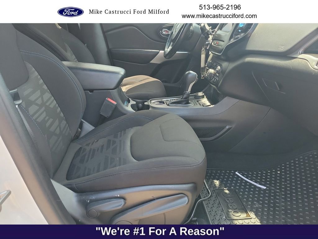Used 2020 Jeep Cherokee Latitude AWD/4WD image 28