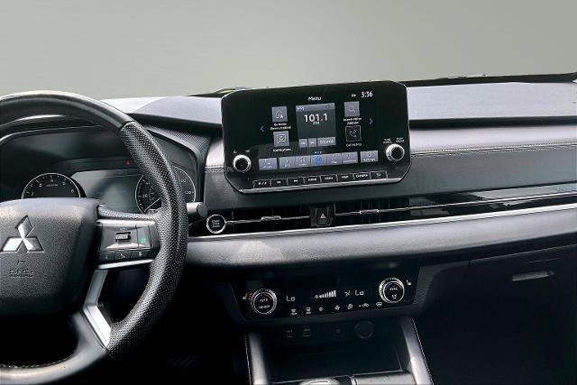 Used 2024 Mitsubishi Outlander AWD image 6