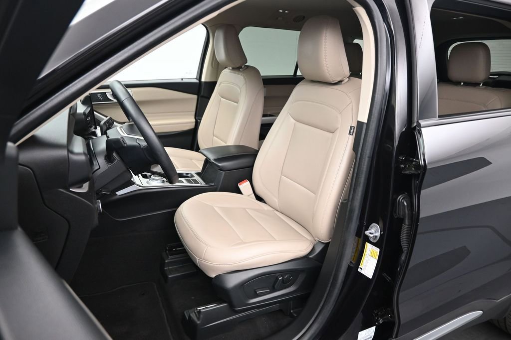Certified 2024 Ford Explorer XLT w/ Equipment Group 202A RWD image 18