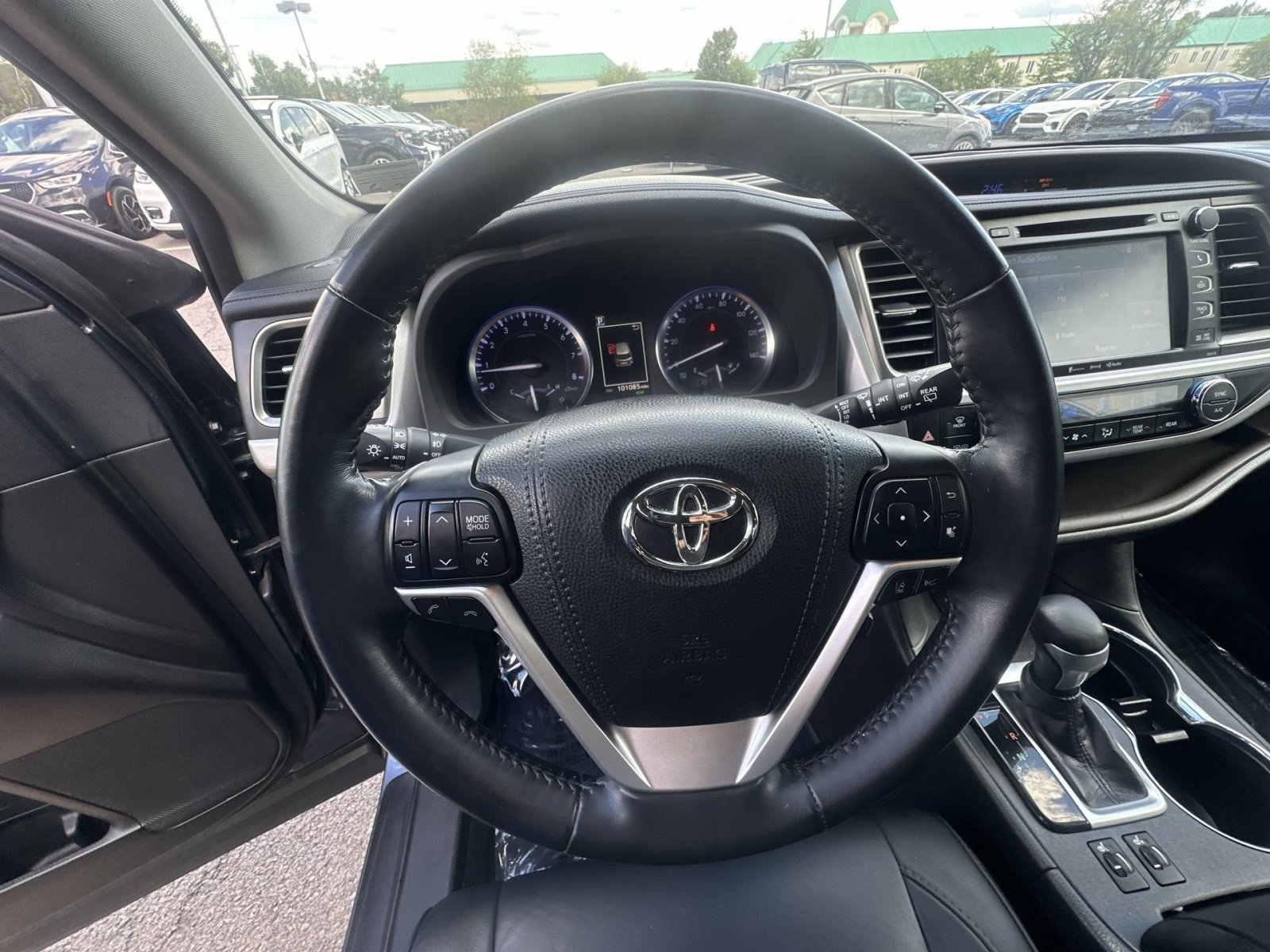 Used 2018 Toyota Highlander XLE AWD/4WD image 24