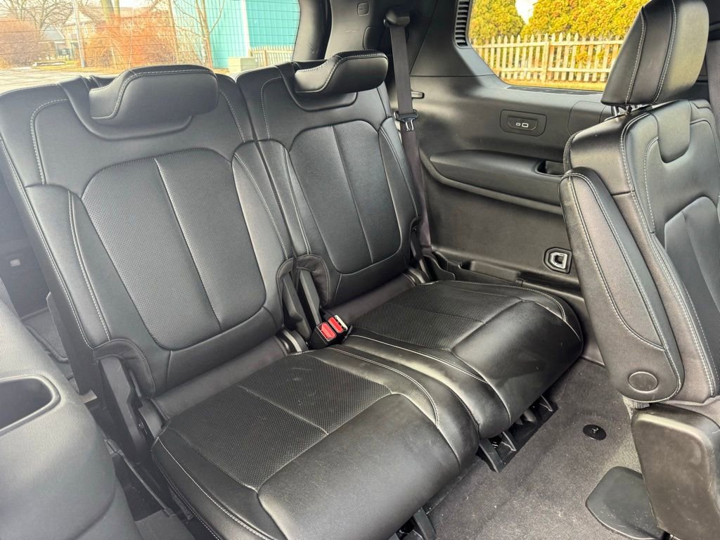 Used 2024 Jeep Grand Cherokee L Limited w/ Luxury Tech Group II image 39