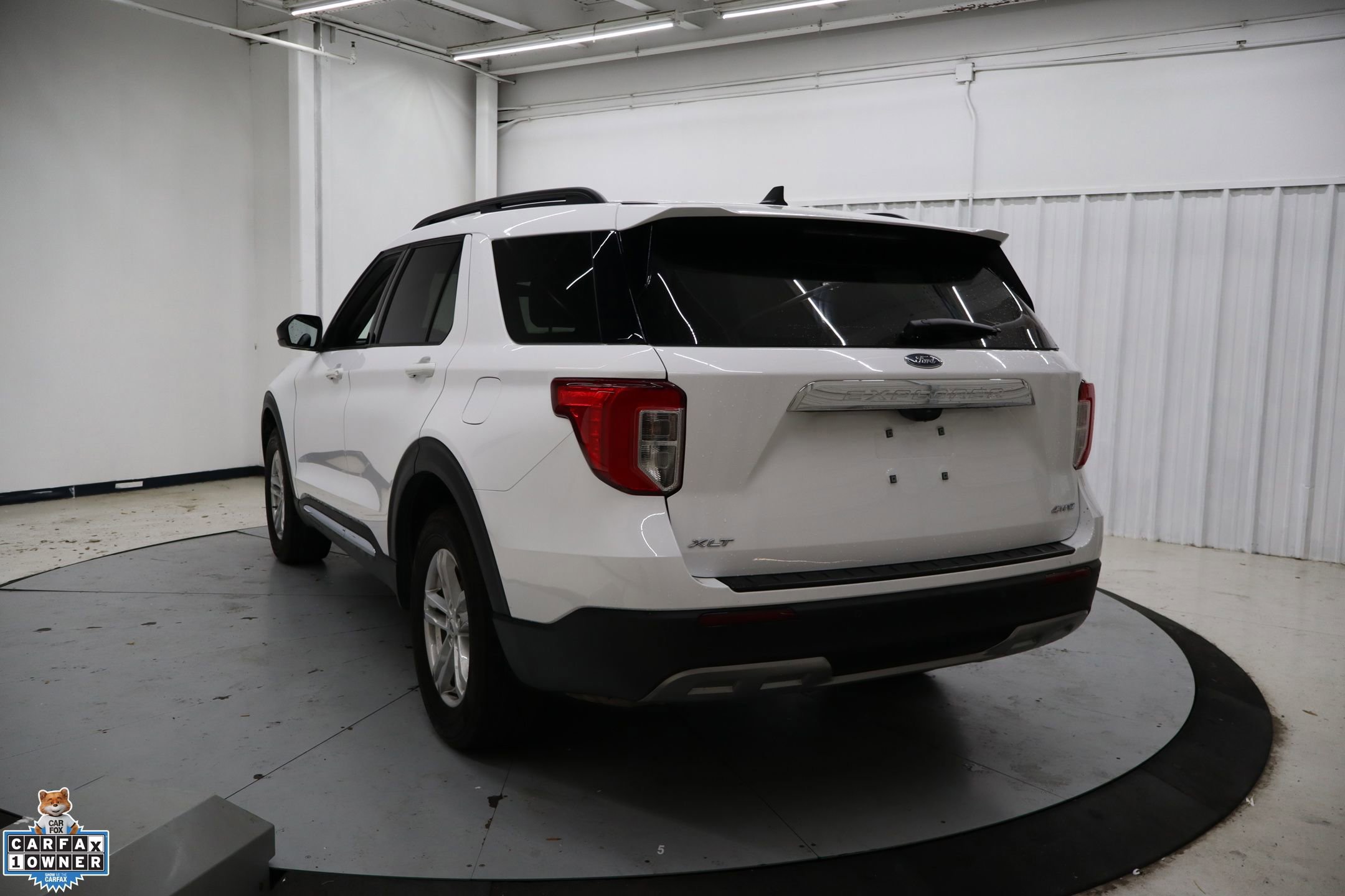 Certified 2024 Ford Explorer XLT w/ Equipment Group 202A image 3