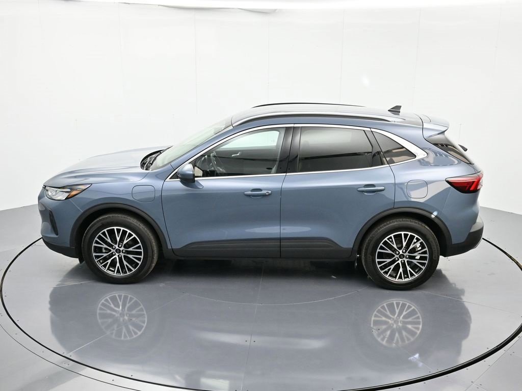 Certified 2025 Ford Escape SE w/ Class II Trailer Tow Package image 5