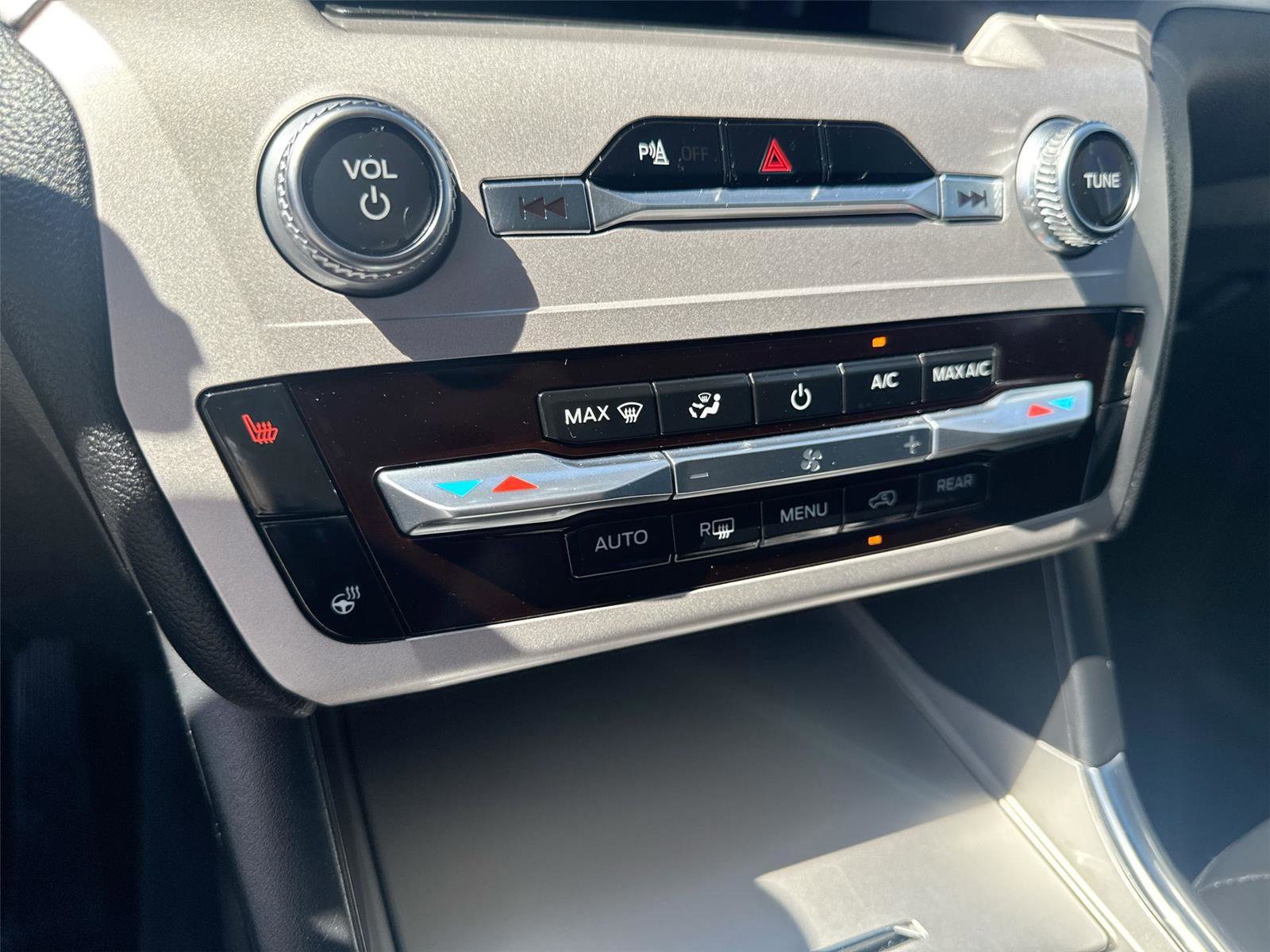 Certified 2024 Ford Explorer XLT w/ Equipment Group 202A image 18