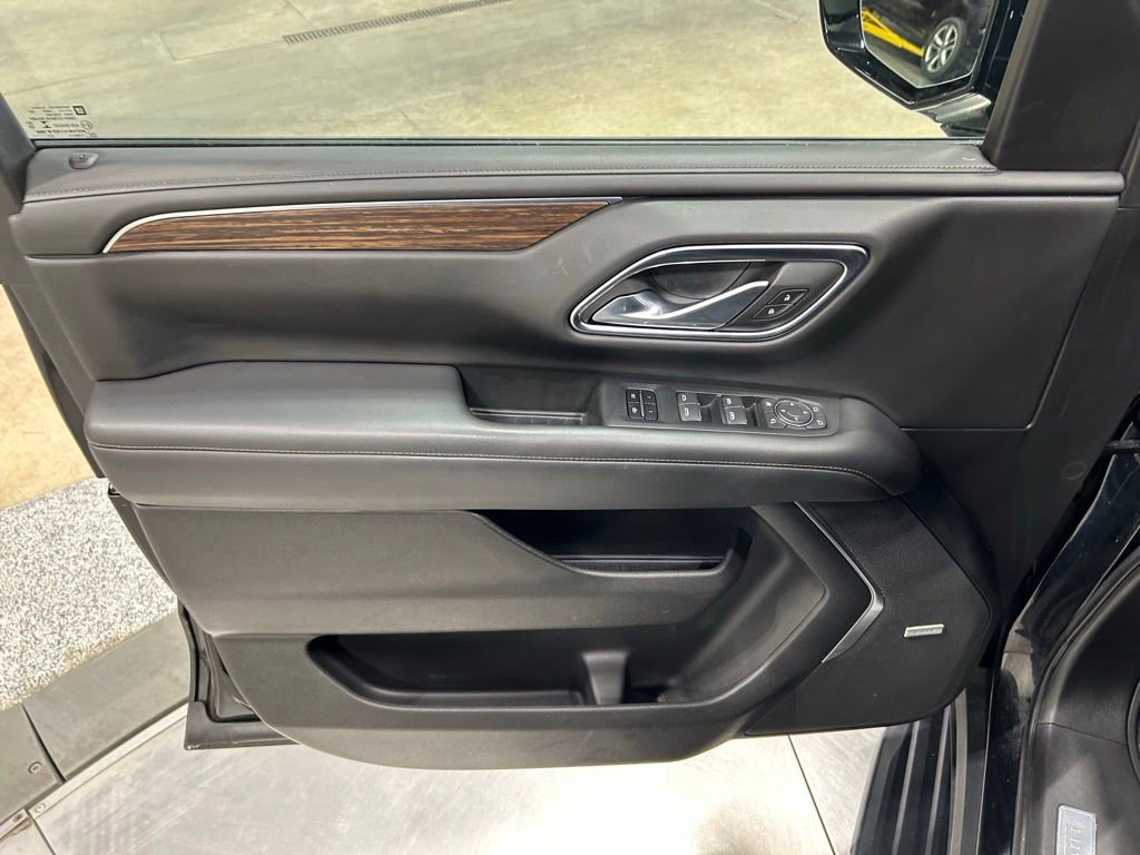Used 2021 Chevrolet Suburban High Country AWD/4WD image 17