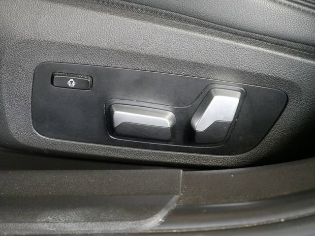 Used 2020 BMW 330i xDrive Sedan w/ Driving Assistance Package image 16