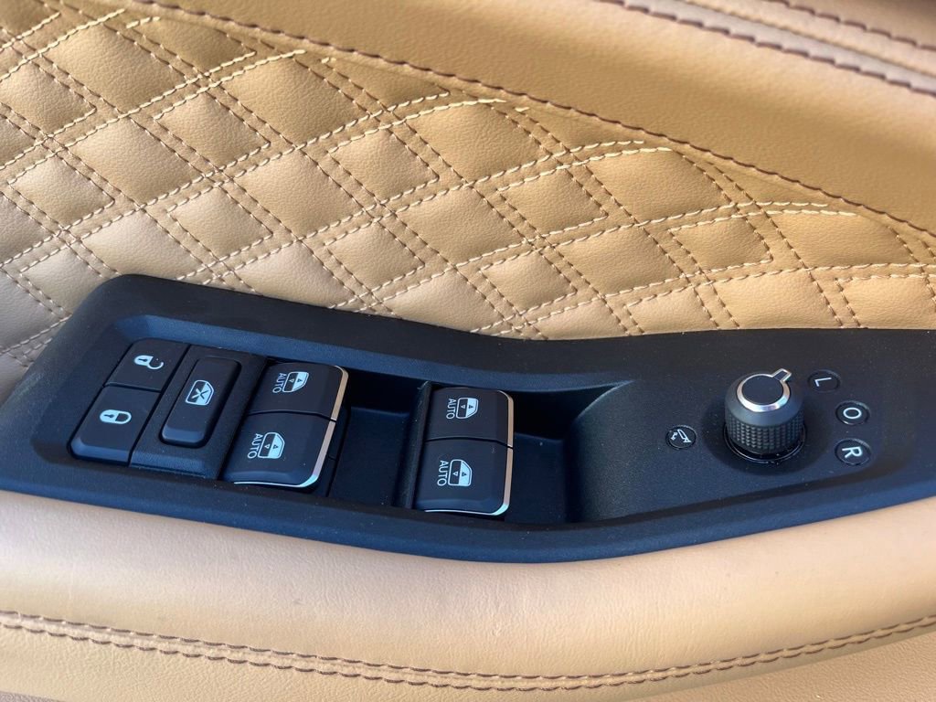 Used 2025 Jeep Grand Cherokee L Summit image 23