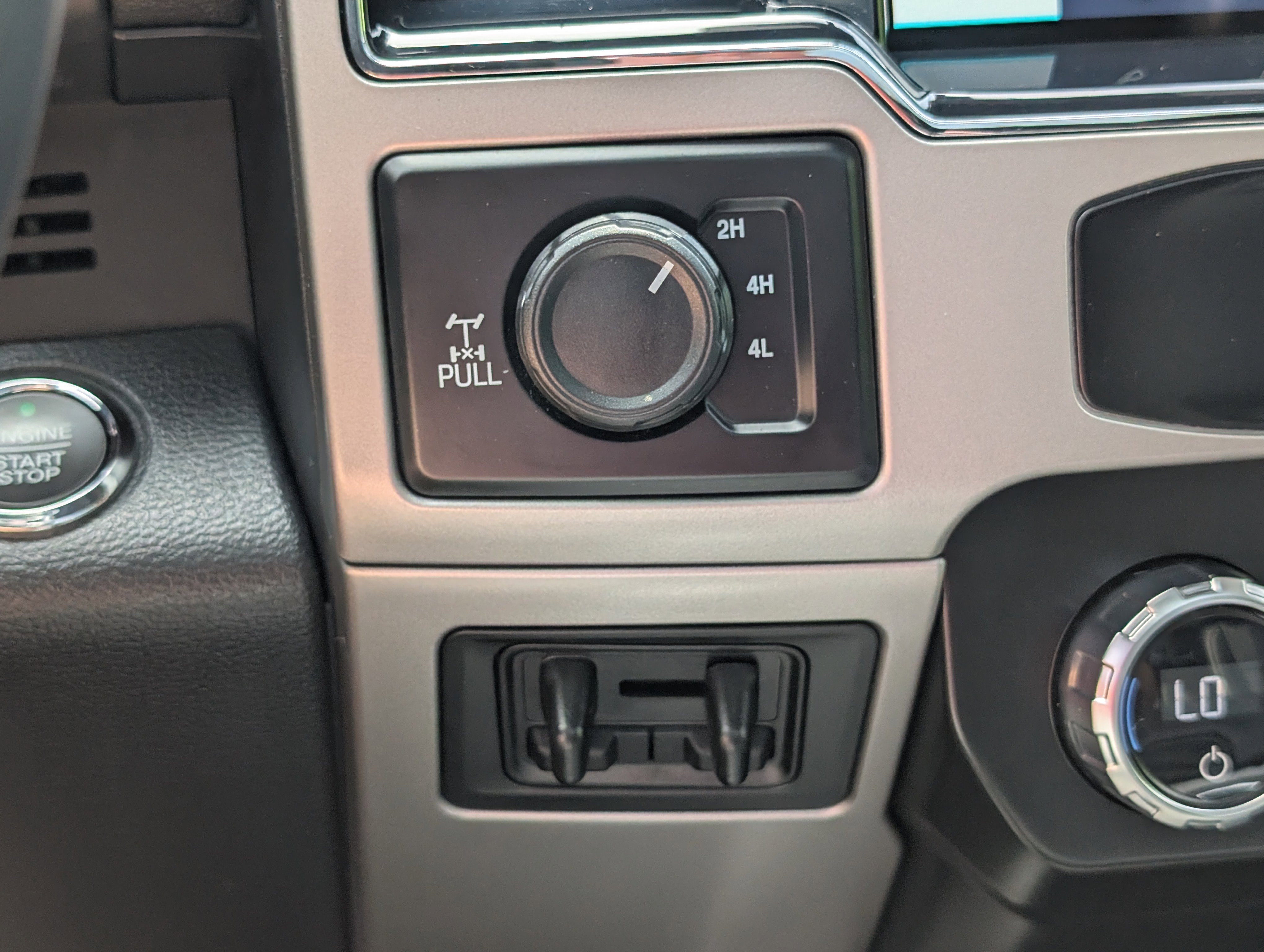 Certified 2022 Ford F350 Lariat w/ Lariat Ultimate Package AWD/4WD image 27