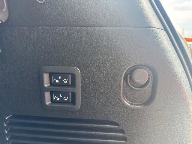 Used 2023 Nissan Armada Platinum w/ Captain's Chairs Package RWD image 33