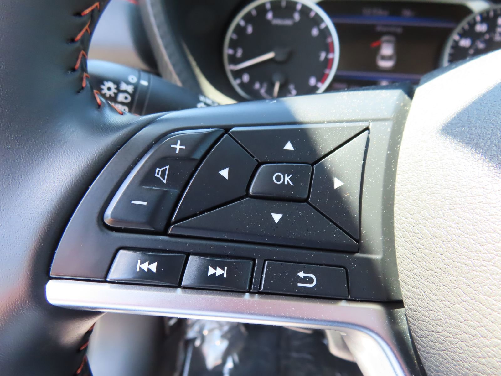 Used 2025 Nissan Sentra SR w/ Midnight Edition FWD image 18