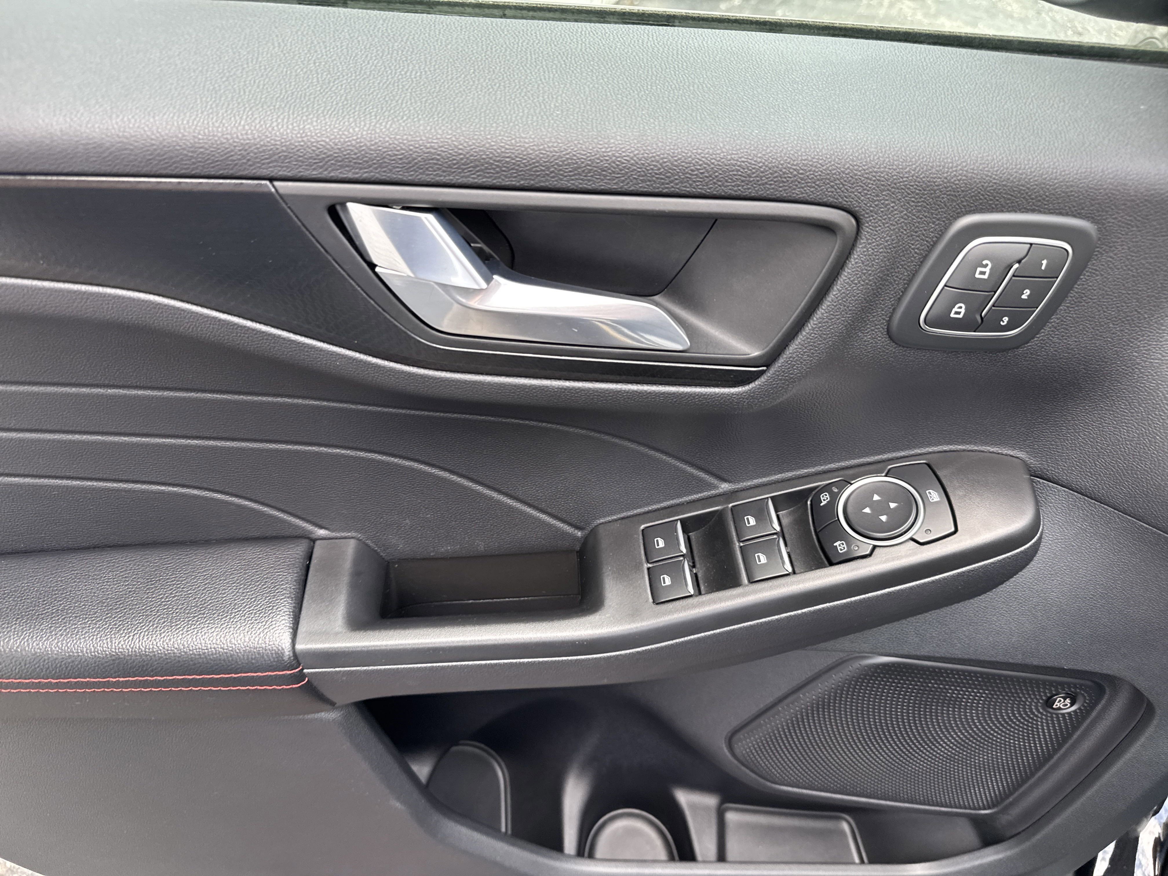 Certified 2022 Ford Escape SEL w/ SEL Stealth AWD Package image 16