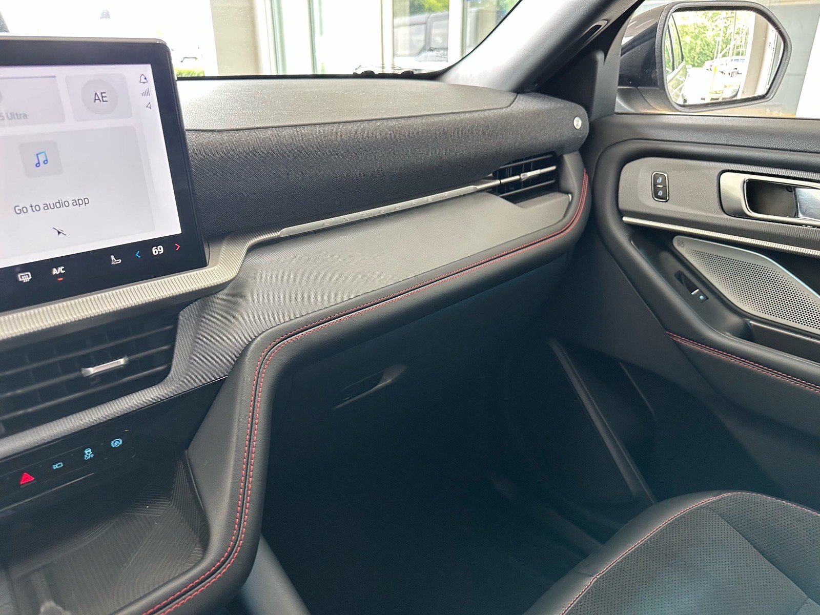 Certified 2025 Ford Explorer ST RWD image 33