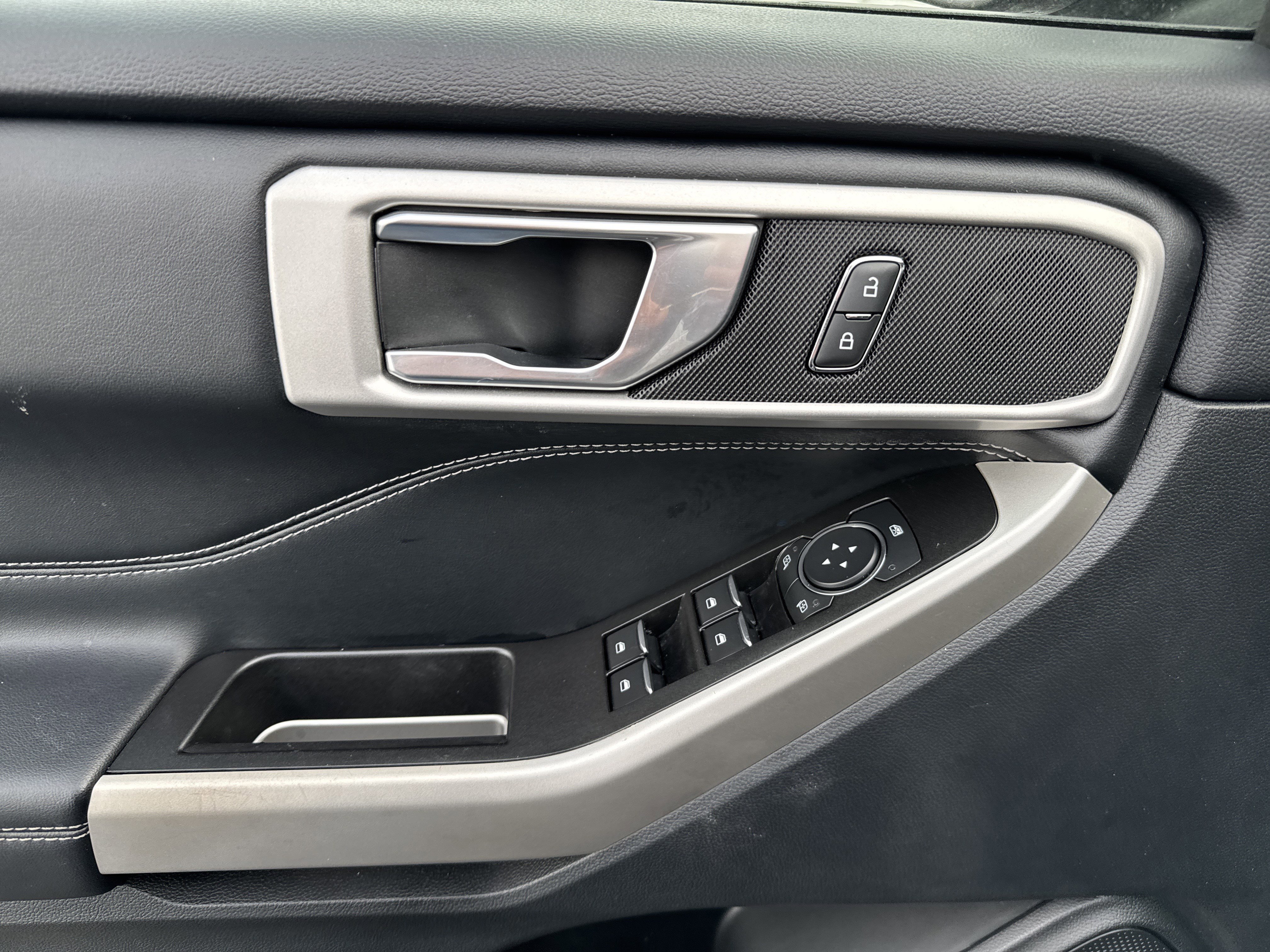 Certified 2022 Ford Explorer XLT w/ Equipment Group 202A image 21