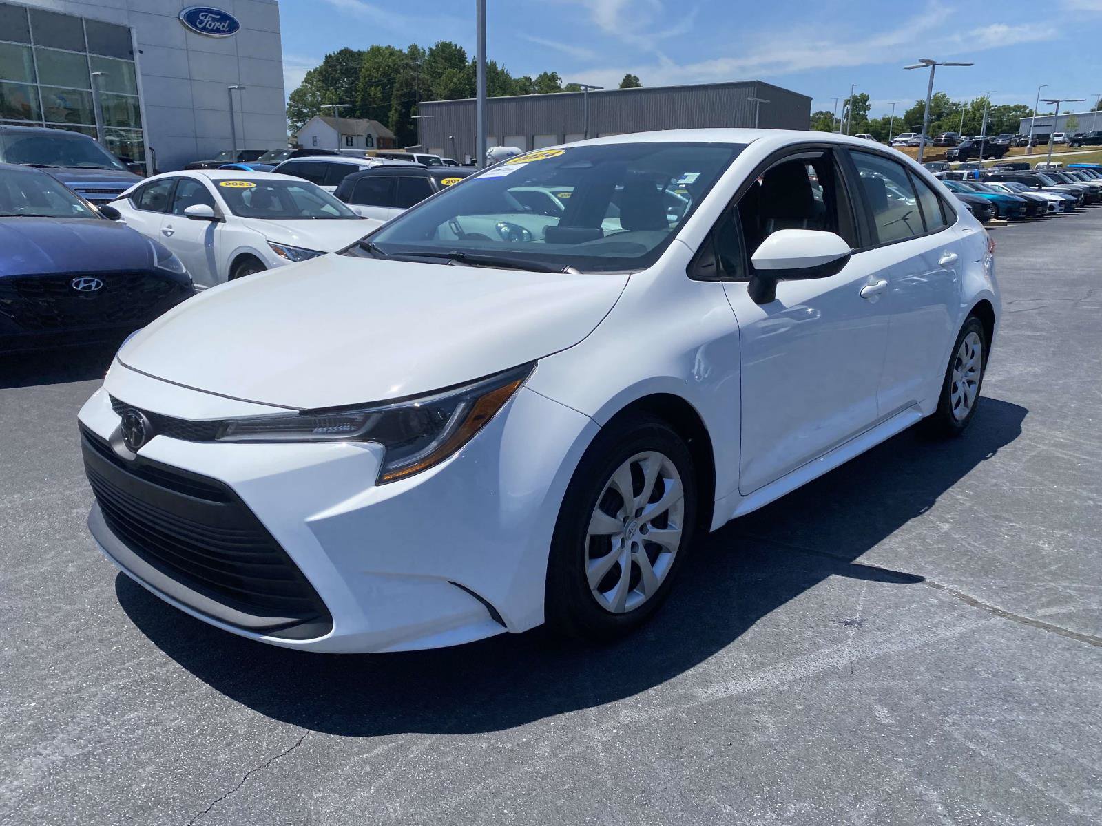 Used 2024 Toyota Corolla LE FWD video 3