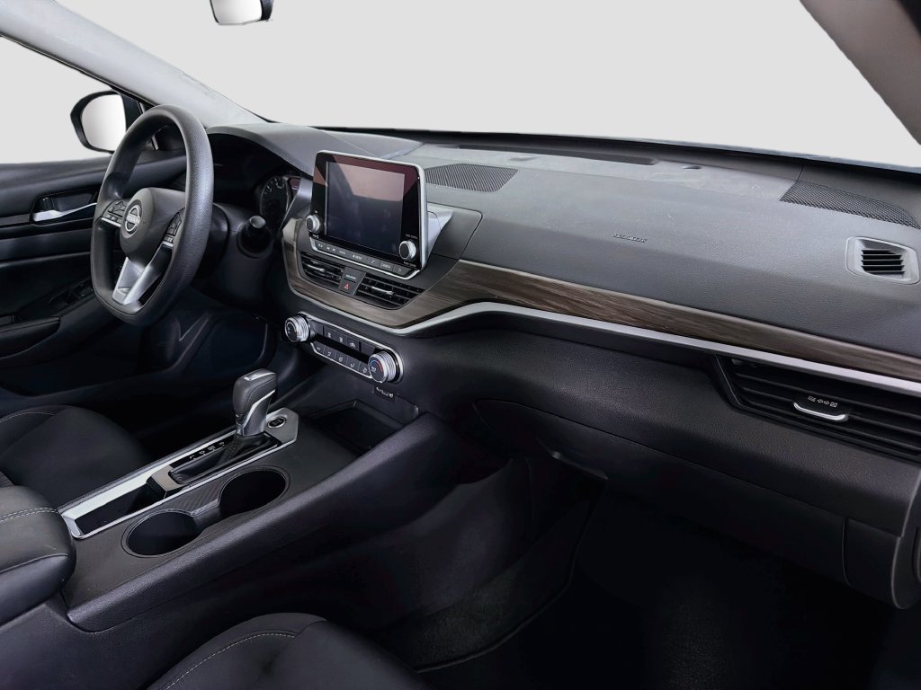 Used 2025 Nissan Altima 2.5 SV FWD image 30