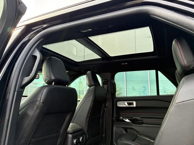 Certified 2024 Ford Explorer ST-Line w/ Class IV Trailer Tow Package image 15