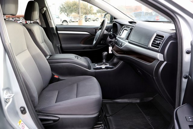 Used 2019 Toyota Highlander LE image 17