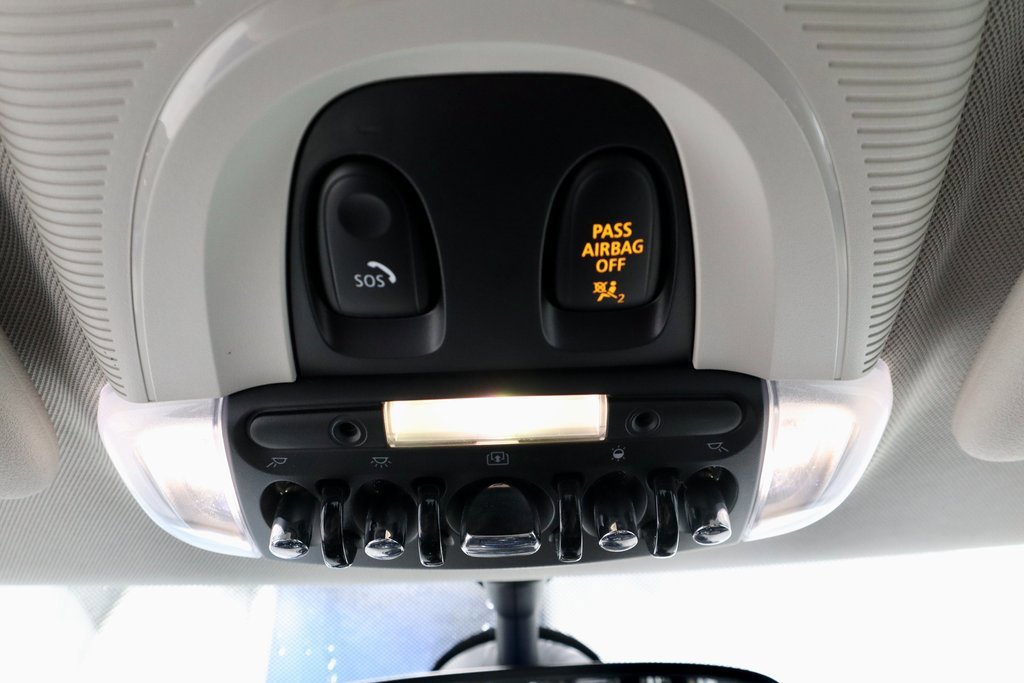 Used 2019 MINI Cooper 4-Door Hardtop w/ Signature Upholstery Package image 23