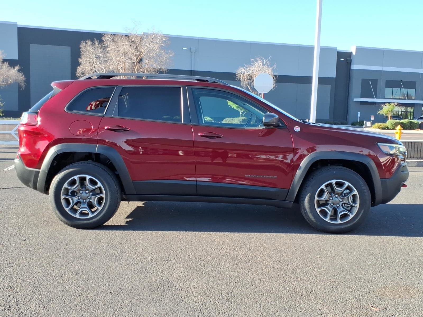 Used 2020 Jeep Cherokee Trailhawk w/ Comfort/Convenience Group image 2