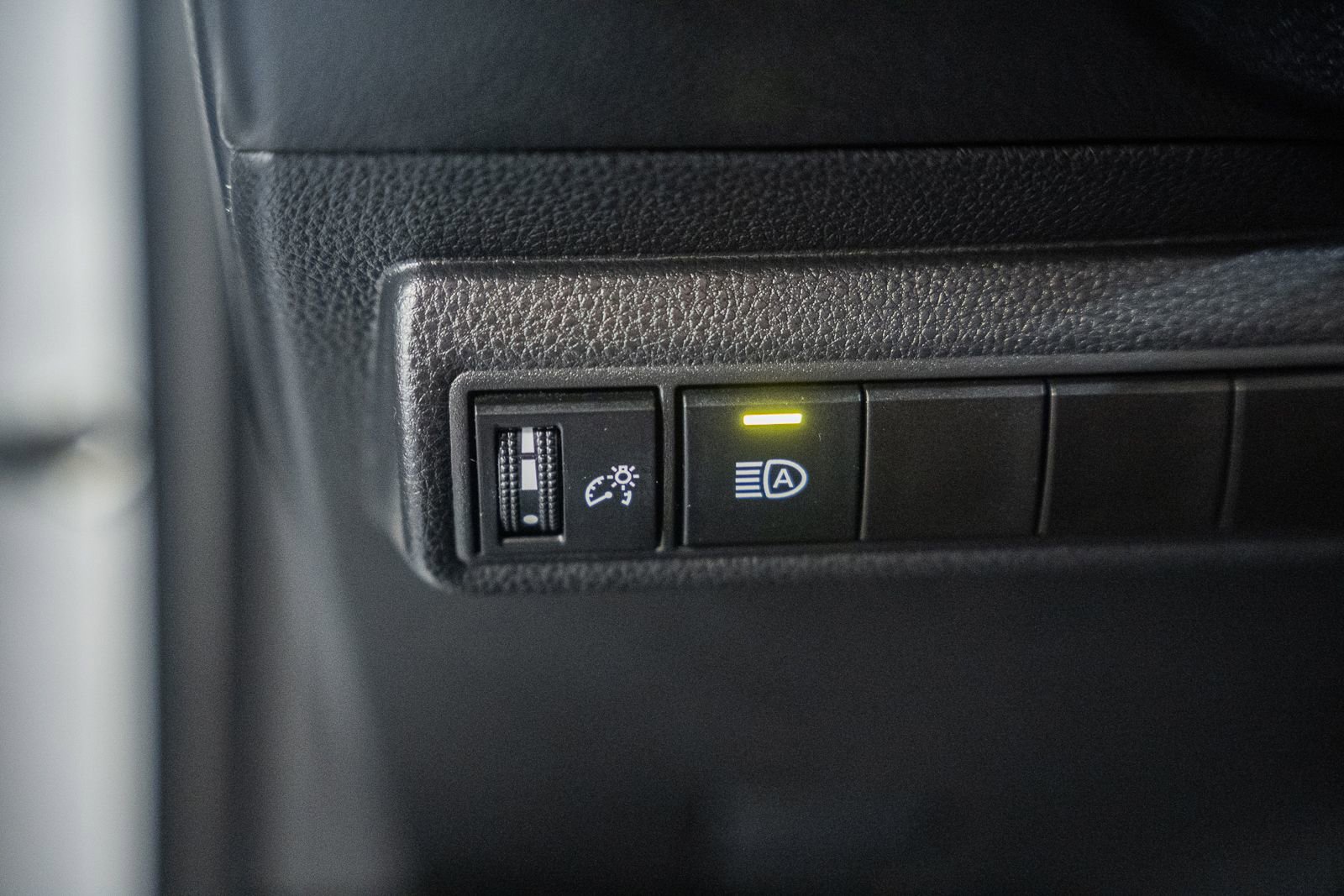 Used 2025 Toyota Corolla SE w/ SE Premium Package FWD image 44