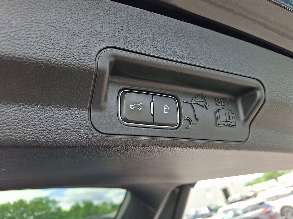Certified 2020 Ford Explorer XLT w/ Equipment Group 202A AWD/4WD image 30