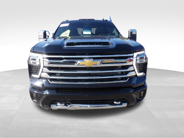Used 2025 Chevrolet Silverado 3500 High Country w/ High Country Premium Package AWD/4WD image 2