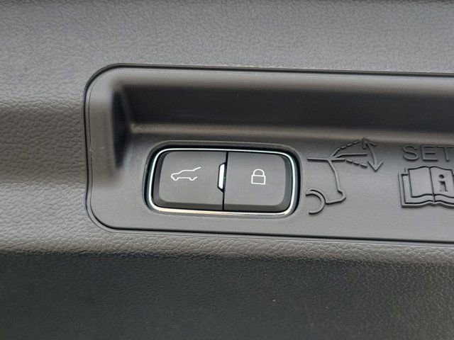 Certified 2022 Ford Explorer XLT w/ Equipment Group 202A image 14