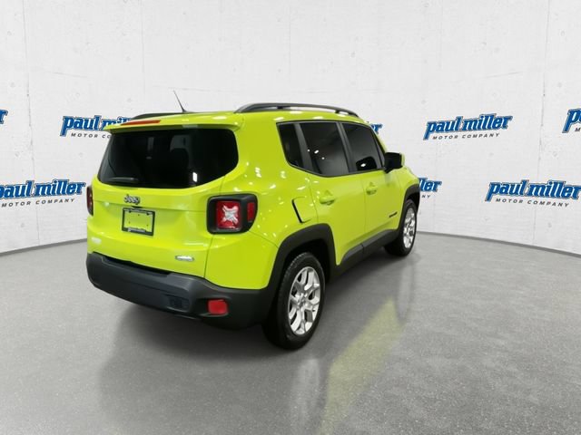 Used 2017 Jeep Renegade Latitude w/ Cold Weather Group FWD image 11