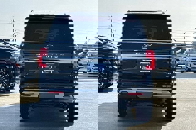 Certified 2022 Ford Expedition Max XLT image 4