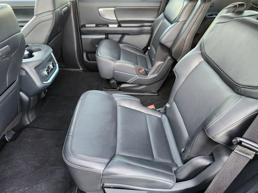 Certified 2025 Ford Expedition Platinum AWD/4WD image 15