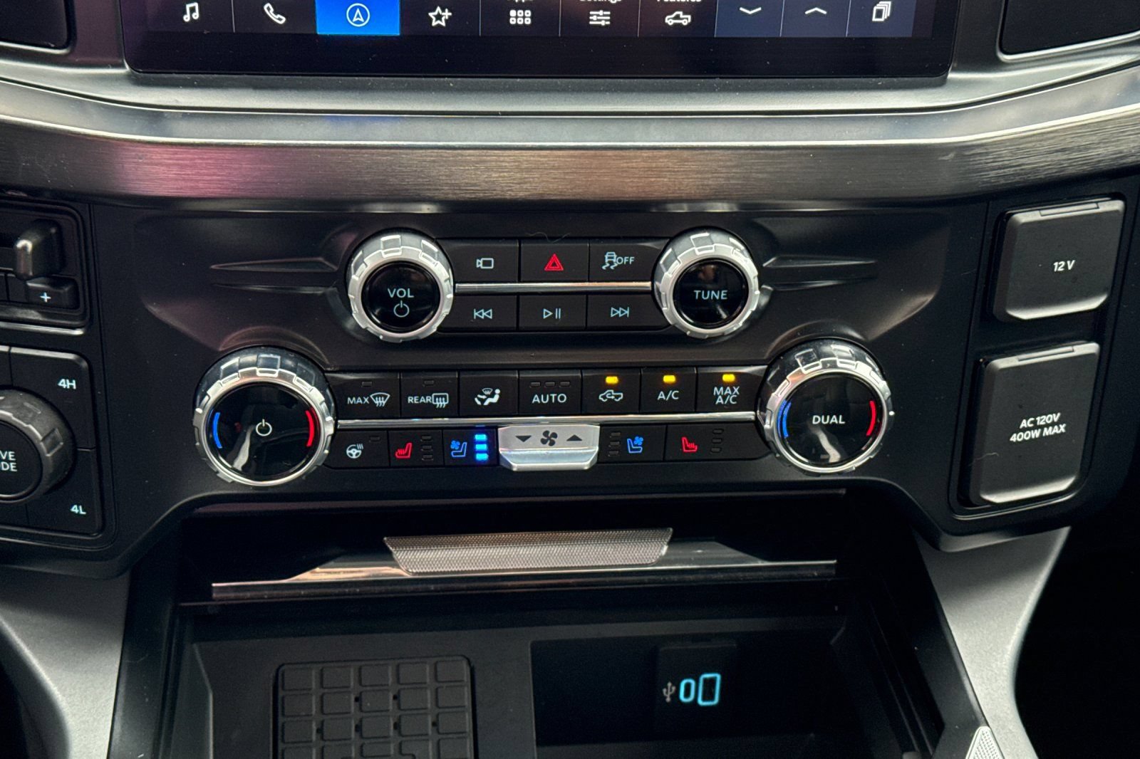 Certified 2025 Ford F250 Lariat AWD/4WD image 22