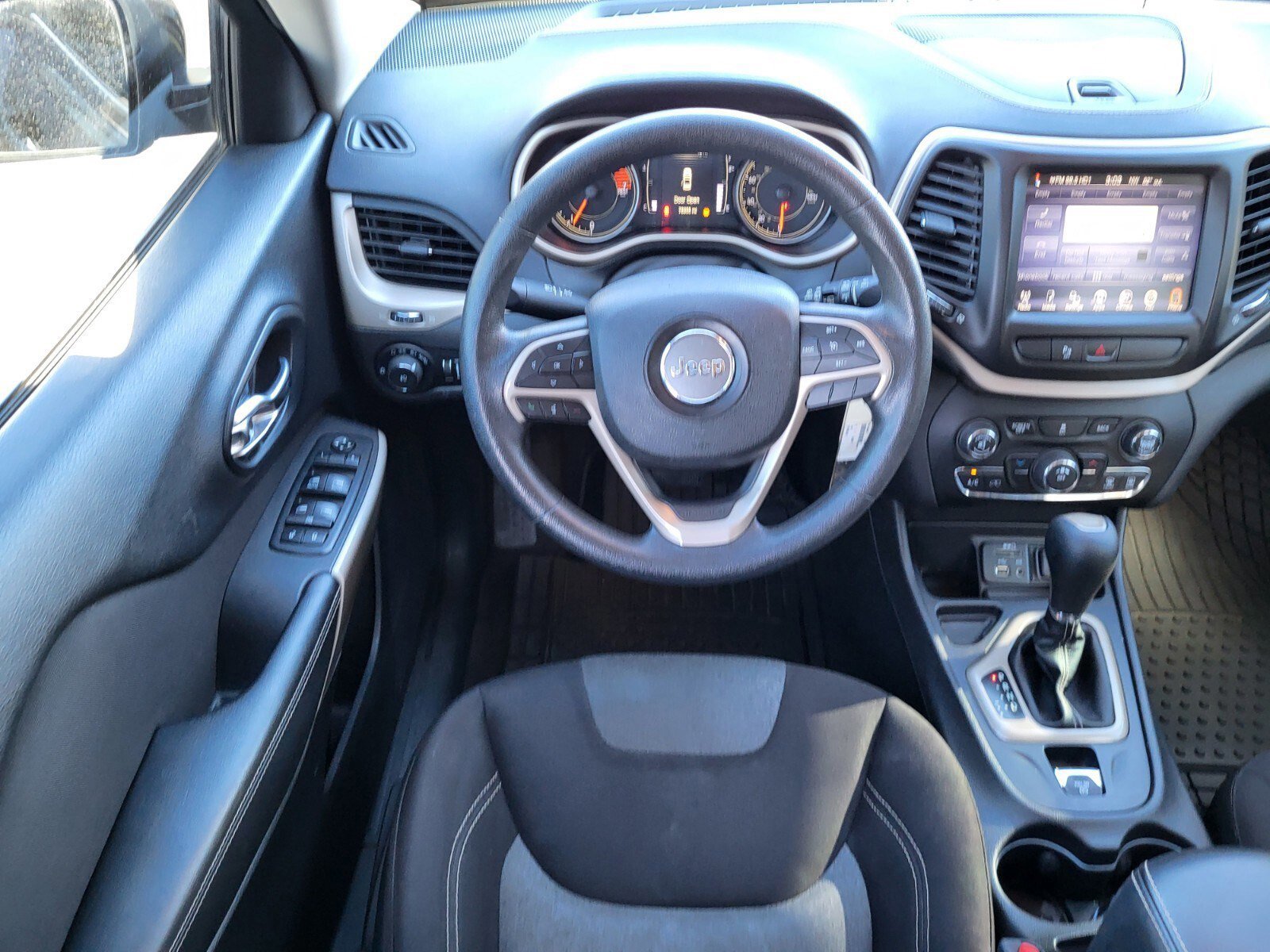 Used 2018 Jeep Cherokee Latitude image 14