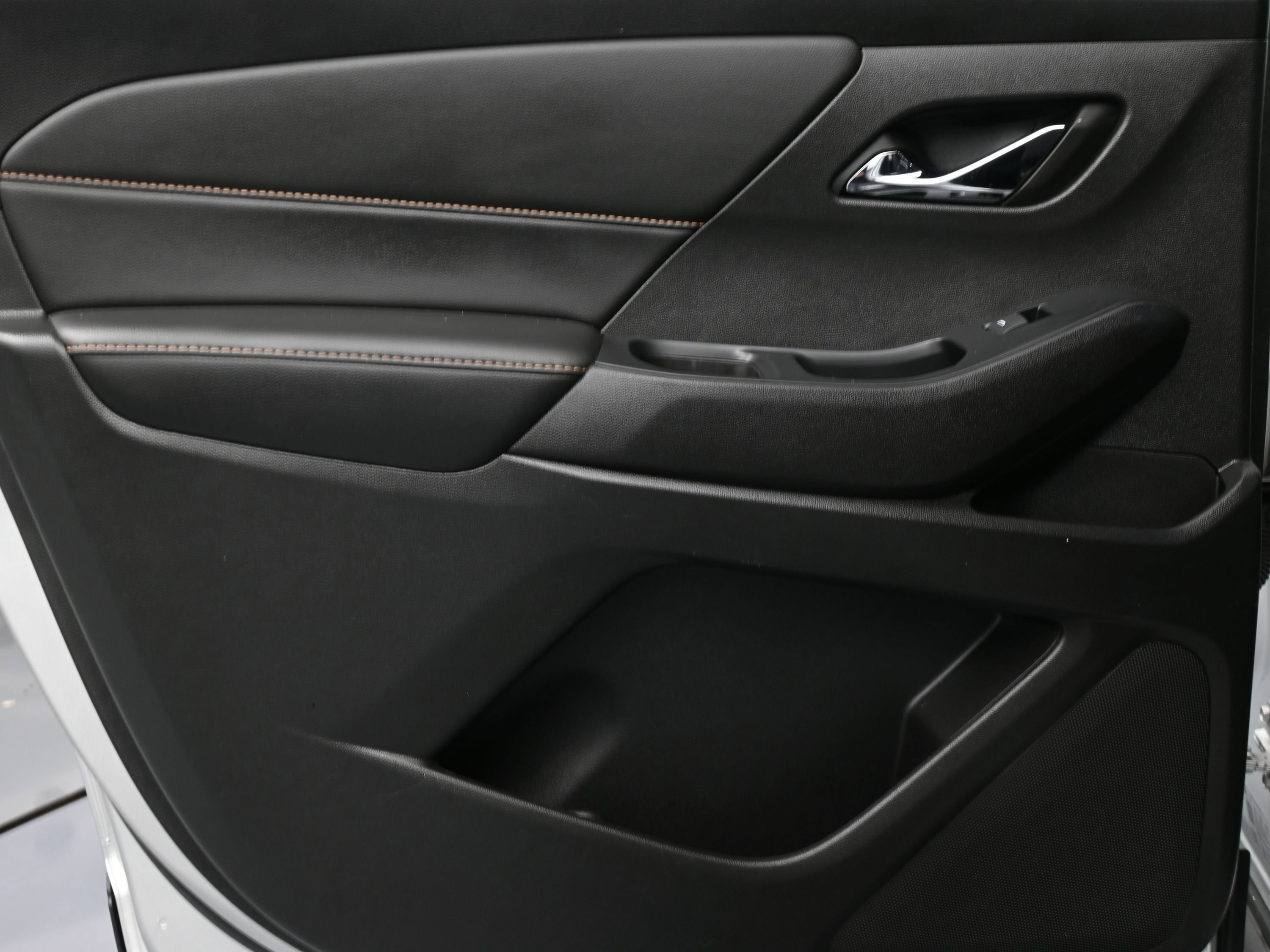 Used 2021 Chevrolet Traverse LT image 28