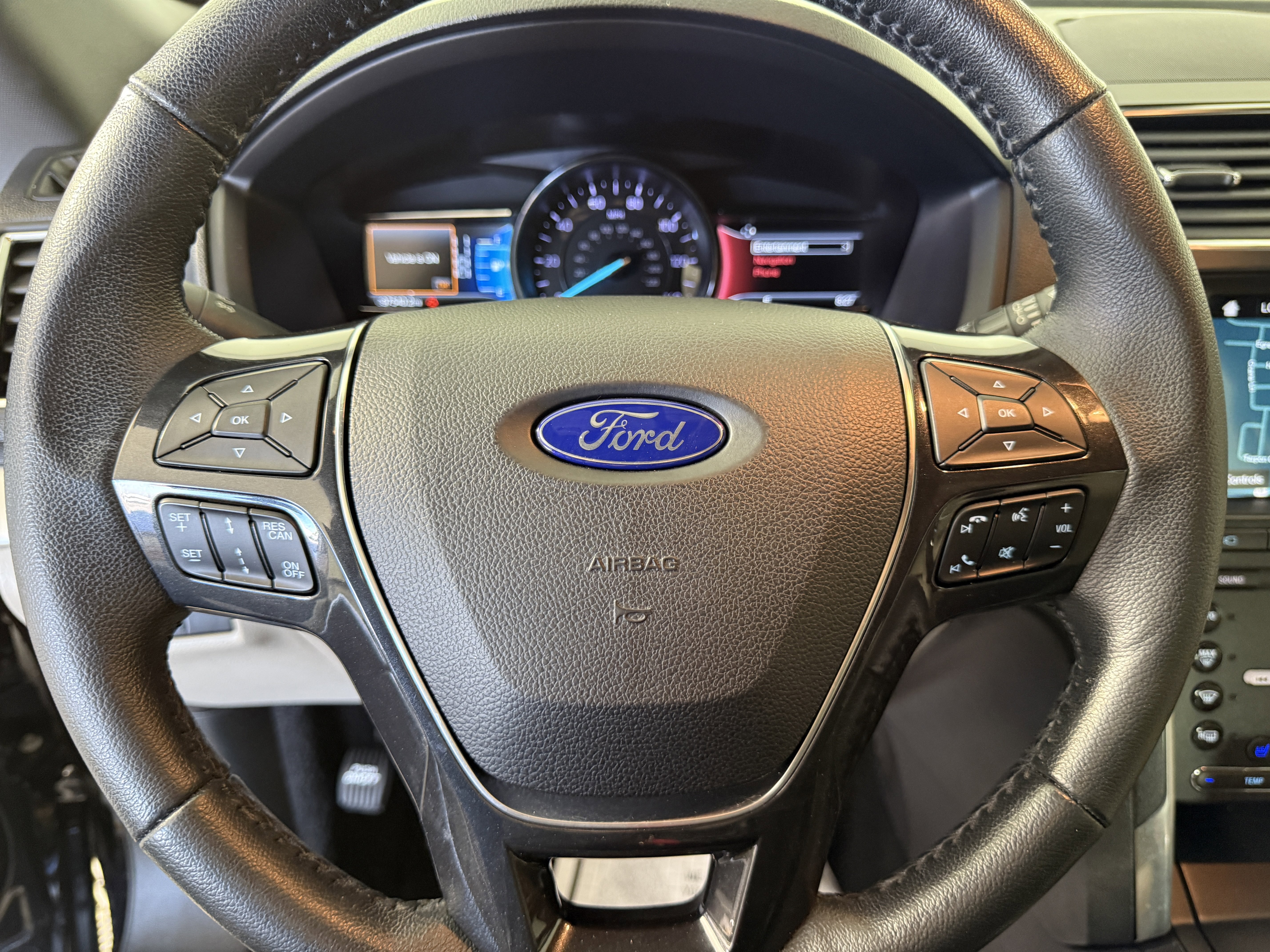 Certified 2019 Ford Explorer Limited w/ Ford Safe & Smart Package image 28