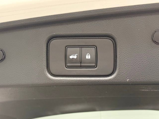 Used 2022 Nissan Pathfinder Platinum w/ Cargo Package image 41