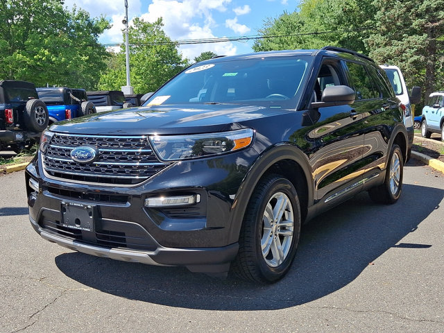 Certified 2023 Ford Explorer XLT w/ Equipment Group 202A AWD/4WD image 4