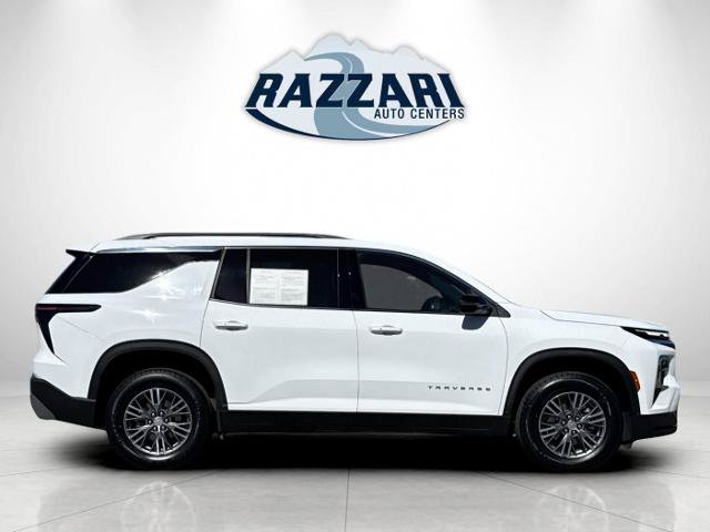 Used 2025 Chevrolet Traverse LT AWD/4WD image 2