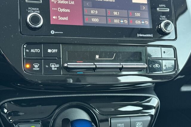 Used 2022 Toyota Prius LE image 17