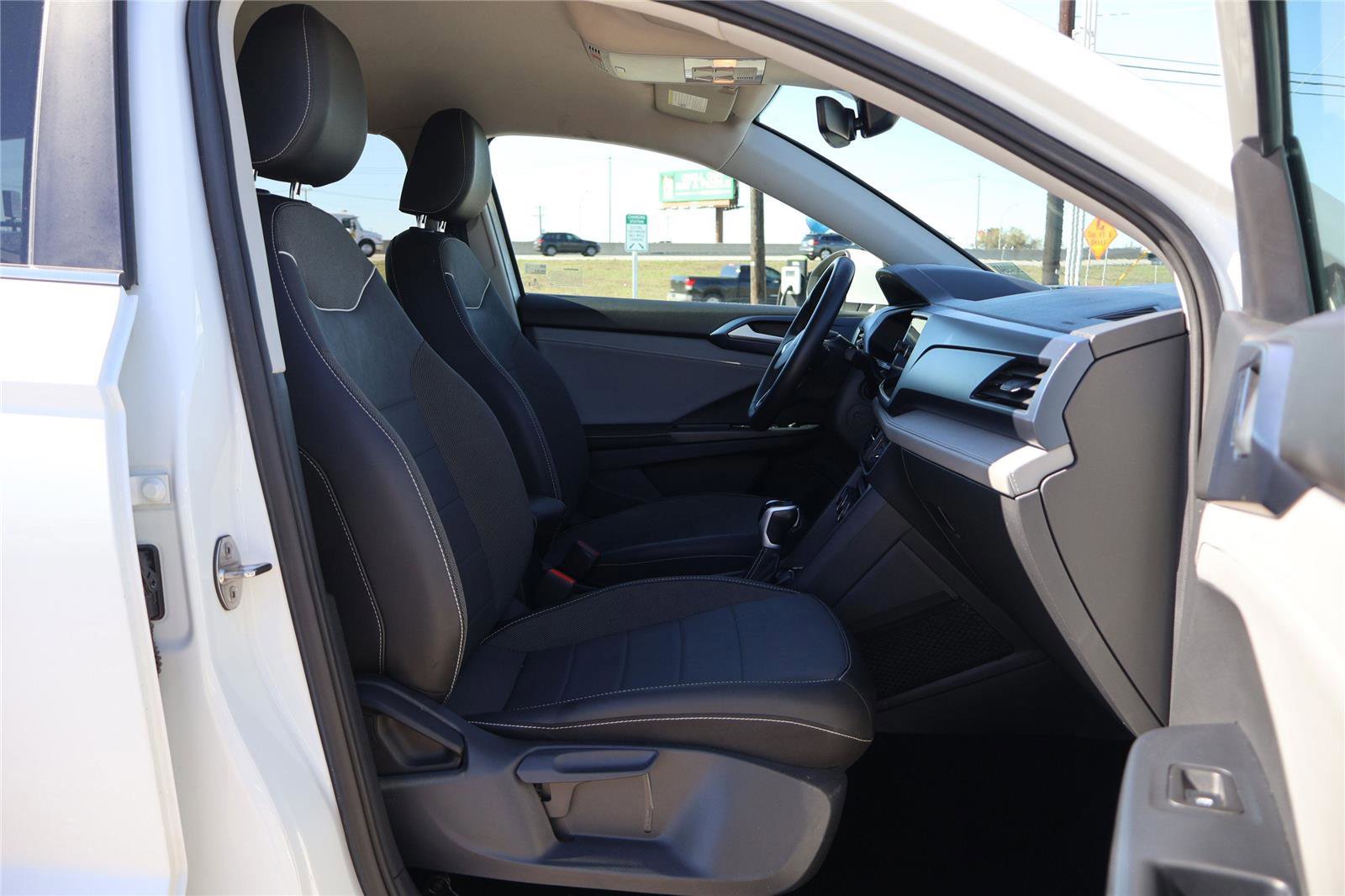 Used 2024 Volkswagen Taos SE image 36