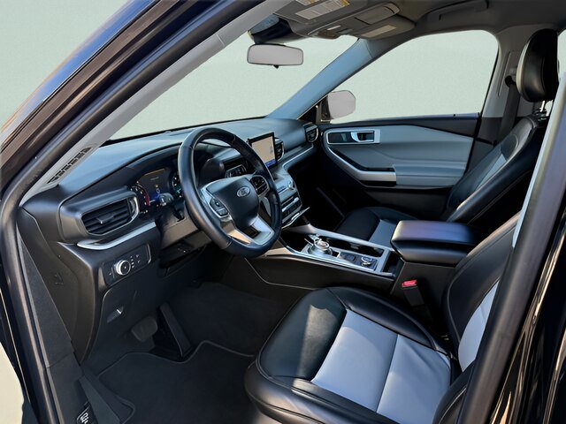 Certified 2022 Ford Explorer XLT w/ Equipment Group 202A AWD/4WD image 4