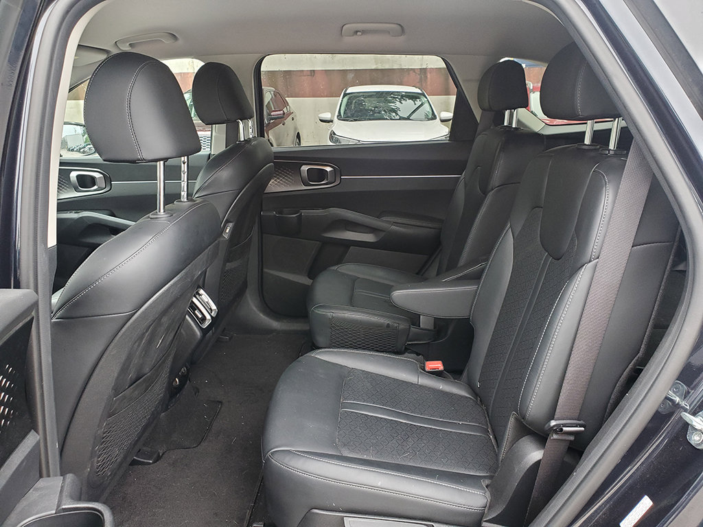 Used 2023 Kia Sorento EX AWD/4WD image 7