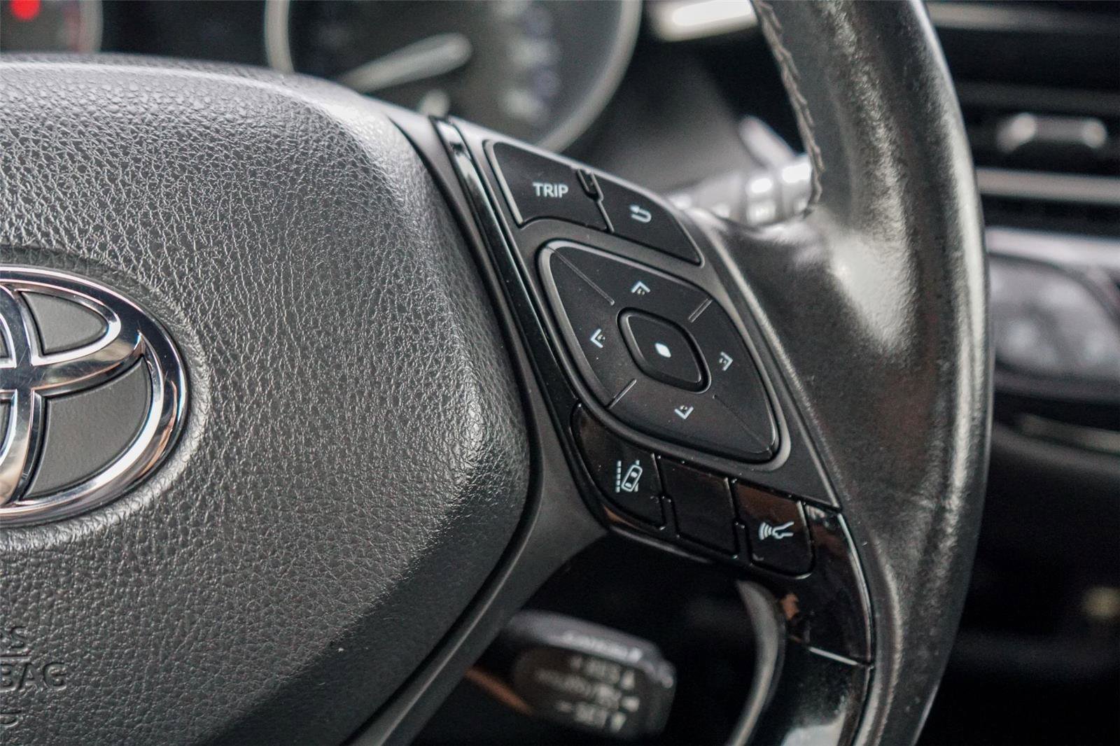 Used 2019 Toyota C-HR XLE FWD image 16